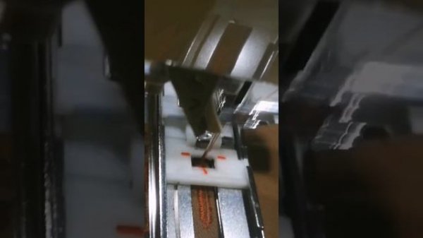 Пуговичные петли на швейной машине Juki F600