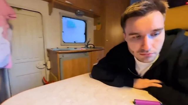 ХАЗЯЕВА МЧАТ В ДОМЕ НА КОЛЁСАХ НА ПРИРОДУ! УГАР, НАШЛИ НОВЫХ МАЛЫШЕК НА ФОТО смотреть онлайн