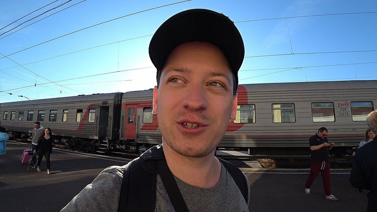 Плацкартный вагон и купе поезд едет в Москву камера хранения на жд вокзале плацкарт Сергей Елисеев смотреть онлайн