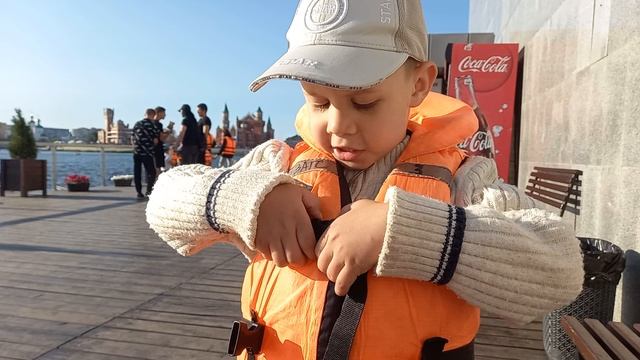 катание на лодках у моста йошкар-ола.