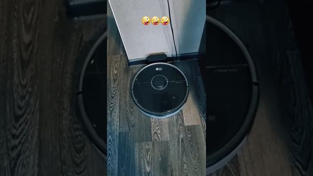 УМНАЯ КОЛОНКА АЛИСА VS РОБОТ ПЫЛЕСОС.РАЗГОВОР ПО ДУШАМ угар смотреть онлайн