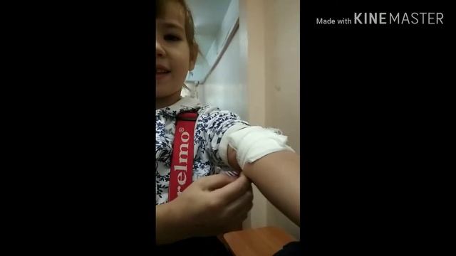 Алёна и Настя в поликлинике. Сдаём кровь из вены. смотреть онлайн