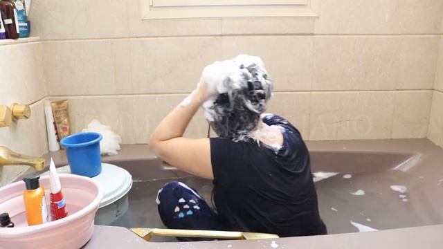 ?Relaxing Bath tub Hair wash using tea tree oil, keratin shampoo and herbal essences Moringa oil? смотреть онлайн