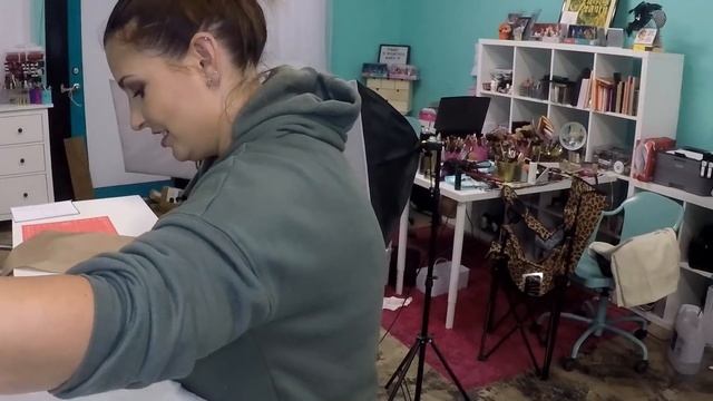 Craftmas Episode 74: Decorating a Plush Robe with HTV смотреть онлайн