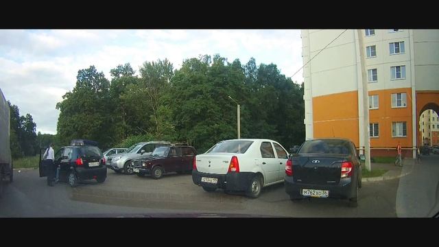 Откуда берутся царапины на припаркованных авто смотреть онлайн