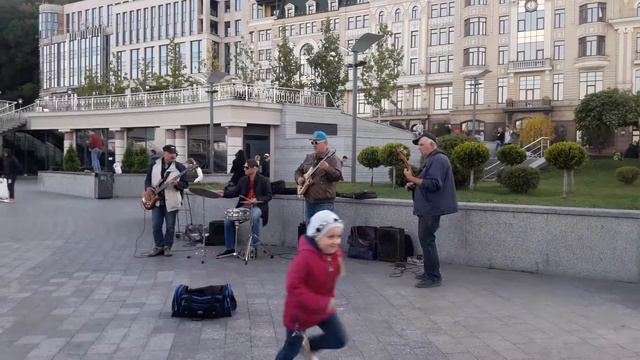 Музыканты на улицах Киева смотреть онлайн