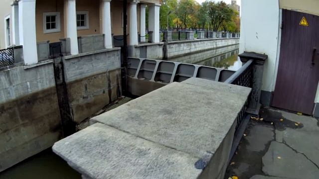Прогулка вдоль реки Яуза от Котельнической до Преображенской набережной смотреть онлайн