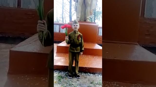 Стихотворение,, У обелиска,, смотреть онлайн