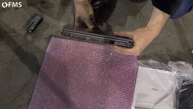 Fujitsu LIFEBOOK E733: Unboxing | Esclusiva italiana смотреть онлайн