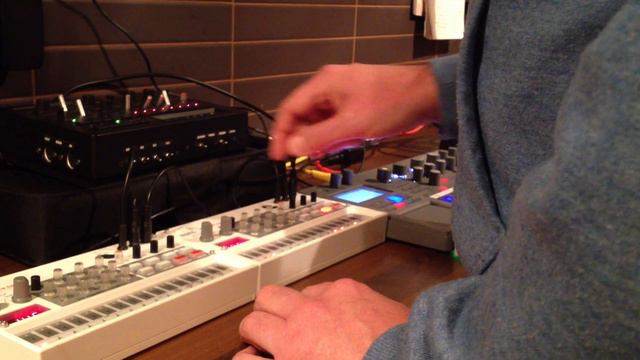 35 minute Live hardware jam Korg Volca Sample, New Electribe, Monotribe, Teenage Engineering OP-1 смотреть онлайн
