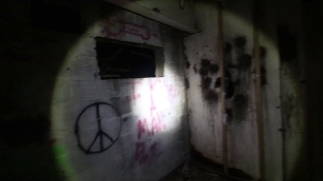 OVERNIGHT AT ABANDONED WAREHOUSE (scary) | 24 Hour Challenge смотреть онлайн