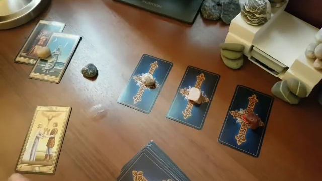 Онлайн гадание. Когда на душе тяжело. смотреть онлайн