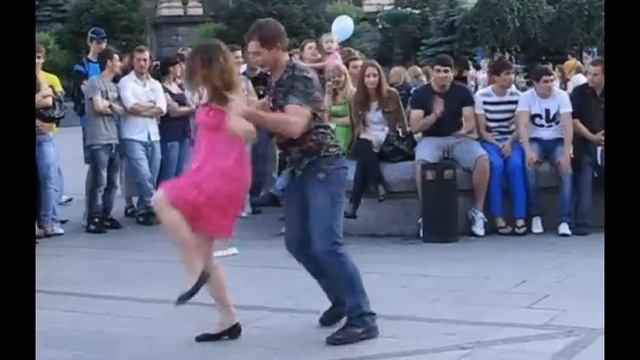 Танцы на Майдане.wmv смотреть онлайн