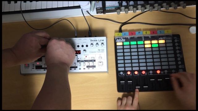 New order - Confusion TB- 303 Live performance смотреть онлайн