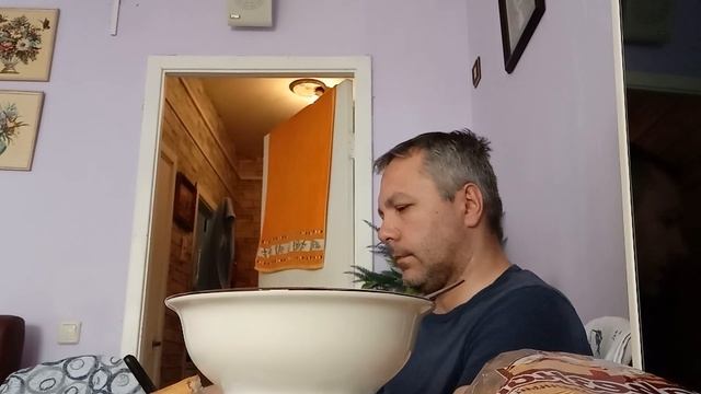 СЕЛ КУШАТЬ А БОРЩ ПРОКИС смотреть онлайн