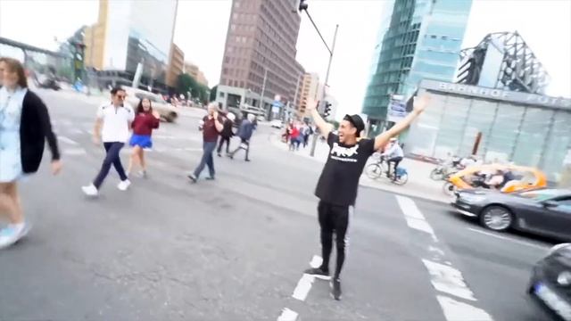 Fortnite ТОПЧИК 10 танцев в реале!!! смотреть онлайн