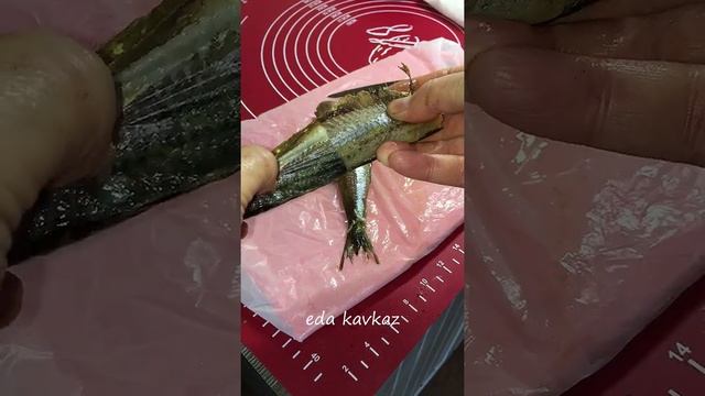 КАК РАЗДЕЛАТЬ СЕЛЕДКУ БЫСТРО И БЕЗ КОСТЕЙ | Способ Проверенный ГОДАМИ | СЕЛЬДЬ ИВАСИ смотреть онлайн