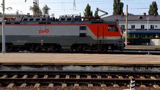 Электровоз ЭП20-28 на станции Воронеж смотреть онлайн