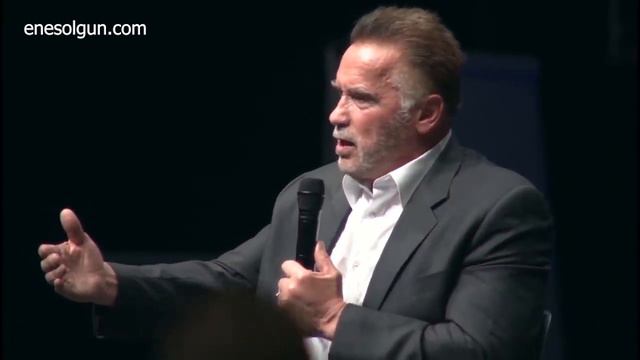 Kimse Tek Başına Başarılı Olamaz - Arnold Schwarzenegger смотреть онлайн