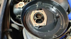 Гайки шпилек крепления корпуса воздушного фильтра к карбюратору ВАЗ 21074.