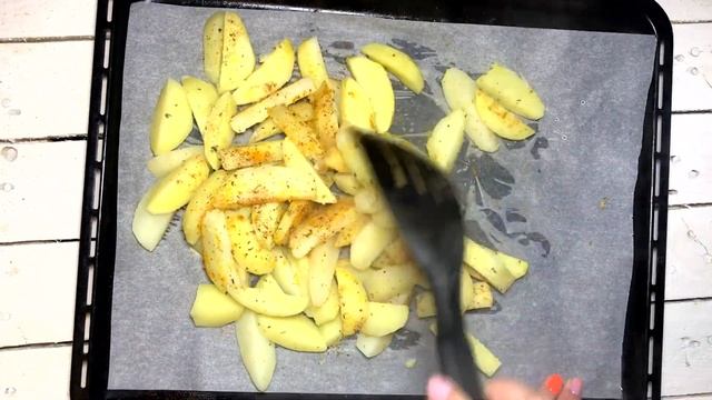 КАРТОШКА ПО ДЕРЕВЕНСКИ С КУРИЦЕЙ смотреть онлайн