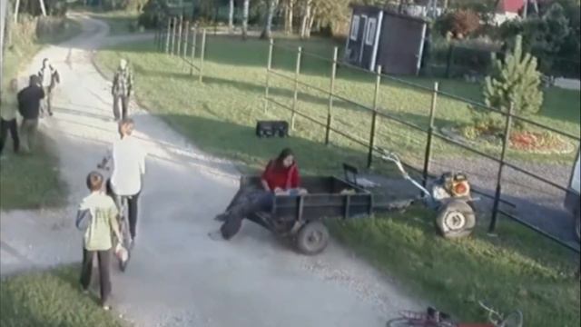 ДЕРЕВНЯ ДУРАКОВ: ОДИН ДЕНЬ ИЗ ЖИЗНИ смотреть онлайн