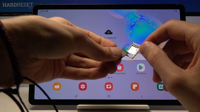 How to Insert Micro SD on SAMSUNG Galaxy Tab S6 - Install Memory Card смотреть онлайн