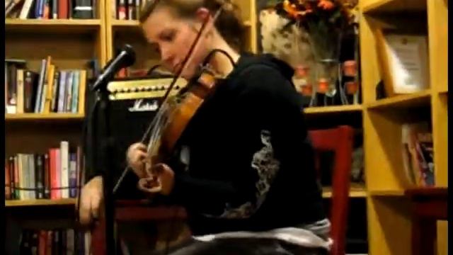 Katie Holmes @ Beatnix Coffeehouse смотреть онлайн