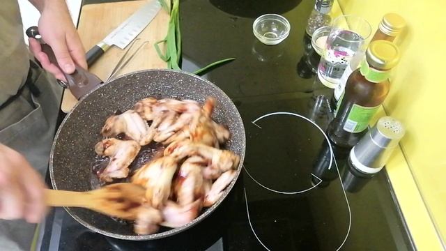 Как приготовить на сковороде Крылышки в Соусе Терияки/Не возможно не испачкаться! смотреть онлайн
