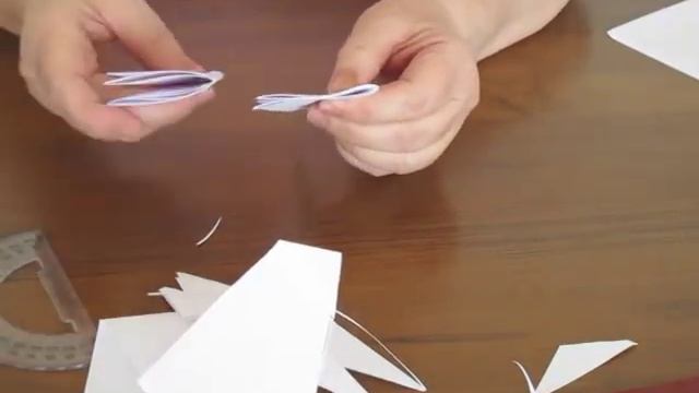 Как сложить бумагу, чтобы вырезать снежинку смотреть онлайн