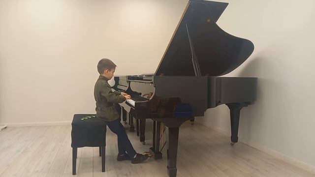 Г. Петербургский"Синий платочек ",исп. Овсепян Эдгар смотреть онлайн