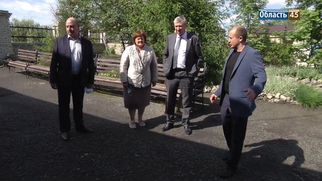 Сергей Муратов проверил строительство IT-классов и вручил подарки врачам смотреть онлайн