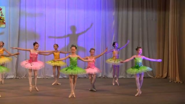 Вальс цветов образцовый хореографический ансамбль" Дружба" рук Мирошниченко Л.К. смотреть онлайн