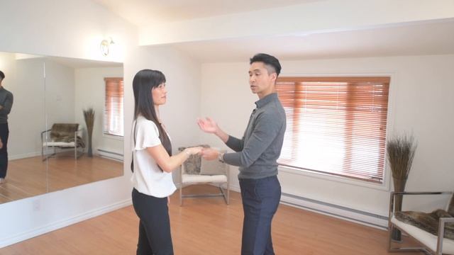 How to Master the Spin & Avoid the Most Common Mistakes - Wedding Dance Tips for Total Beginners смотреть онлайн
