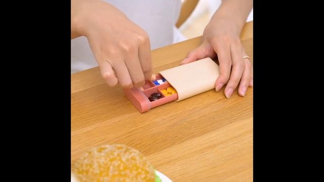 Таблетница на день смотреть онлайн