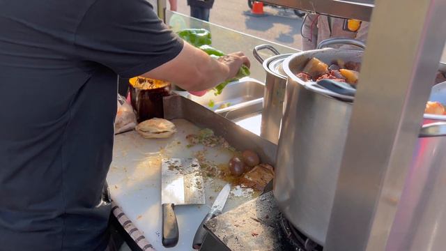 Rougamo ! The Best Chinese Burger I've ever eaten in my life!How to avoid queue for at least an hou смотреть онлайн