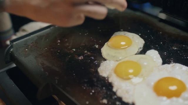 Жареные яйца, дада, именно они! Sly Kitchen Хитрая кухня смотреть онлайн