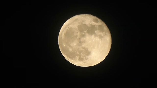 The Moon - Videoed Using A Panasonic HDC-HS80 Video Camera 6th May 2012 Brittany France смотреть онлайн