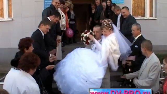 Почему жених на табуретке. Русская свадьба. Екатеринбург смотреть онлайн