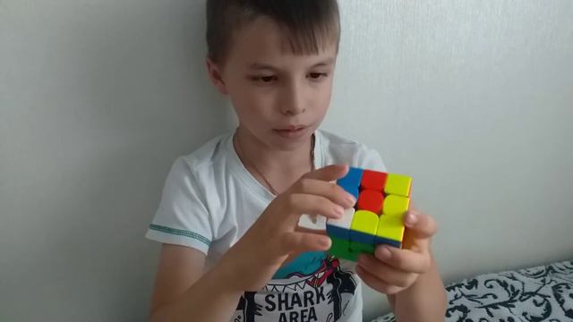 Собрал кубик за 20 сек. смотреть онлайн
