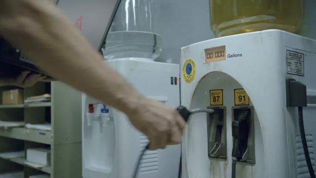 Nissan LEAF: What if Everything Ran on Gas? "60 Seconds" смотреть онлайн