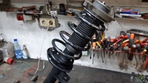 Сборка и установка передней стойки на Шкоде Ети