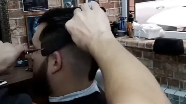 Как стричь Фейд fade двумя насадками 4.5mm & 1.5mm @vagram_jilavyan Instagram смотреть онлайн