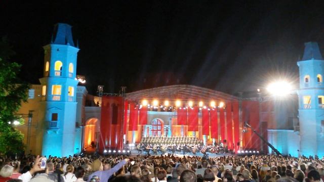 Дмитрий Хворостовский в Зеленом театре ВДНХ и потрясающий САЛЮТ! смотреть онлайн