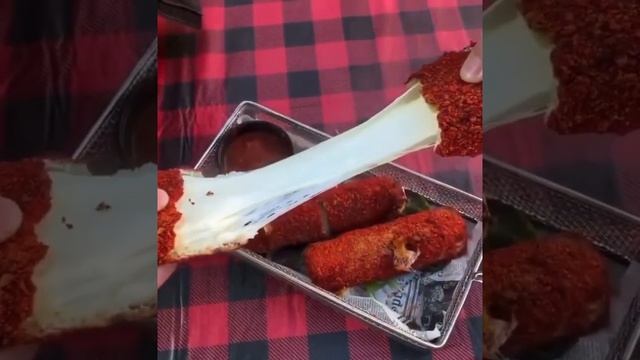 Сырные палочки из моцареллы в острой тонировке из чипсов в соусе смотреть онлайн