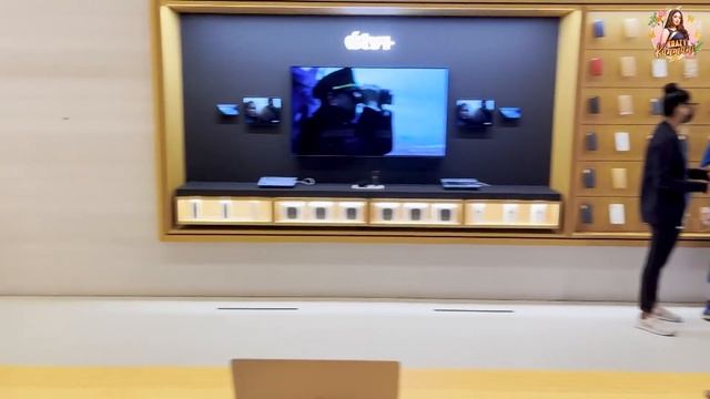 Macbook Shopping for my Husband Birthday at Floating Apple Store | Krazy Kanmani смотреть онлайн