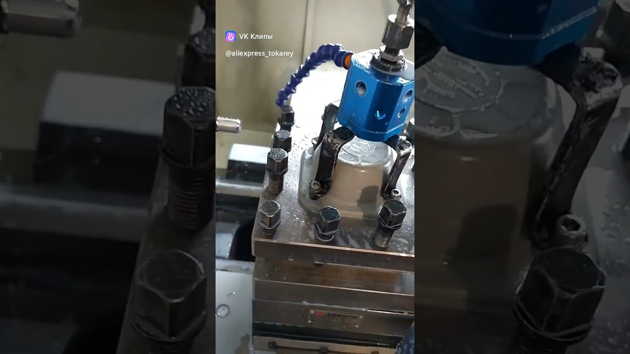 Красивая обработка резьбы. #токарный #токарная #cnc #чпу #токарнаяобработка смотреть онлайн