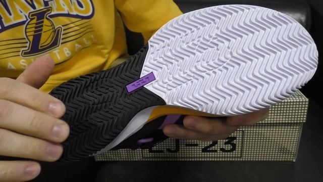 Обзор кроссовок Nike LeBron Soldier 13 SFG - Выпуск #431 смотреть онлайн