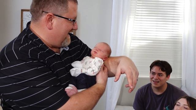Holding The BABY For The First Time! | Meet The New Baby! смотреть онлайн