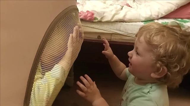 Веселое видео про то как: Малышка Настя не дает братику спать!)